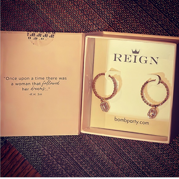 🆕 BOMB PARTY - Reign The Princess Collection - Drops of Beauty - Hoop Earrings 👑 - Picture 1 of 8